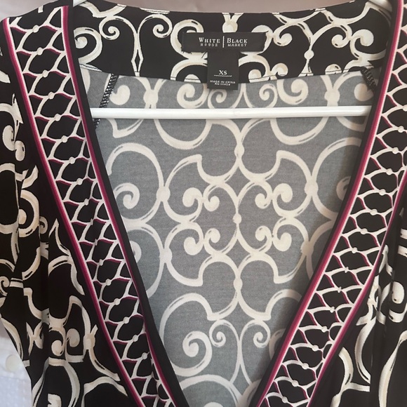 White House Black Market size xs wrap dress with sash. - Picture 4 of 7
